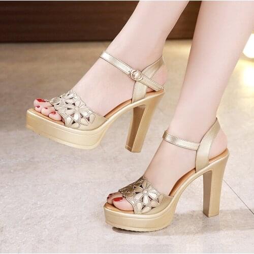 Plus Size 32-43 Block Heels Buckle Platform Sandals Women WEdding Shoes Summer 2020 Floral Carved High Heels Sandals Office