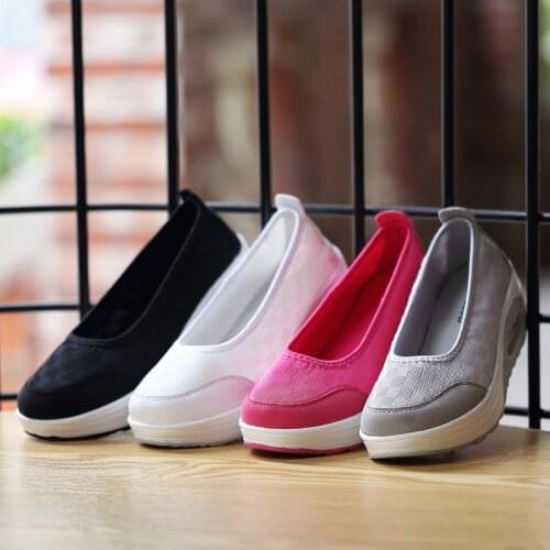 2021 New Women Flat Platform Shoes Breathable Mesh Casual Sneakers Shoes Ladies Comfort Slip on Shallow Flat Mother Shoes