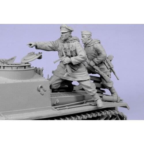 1:35 military officers and two soldiers