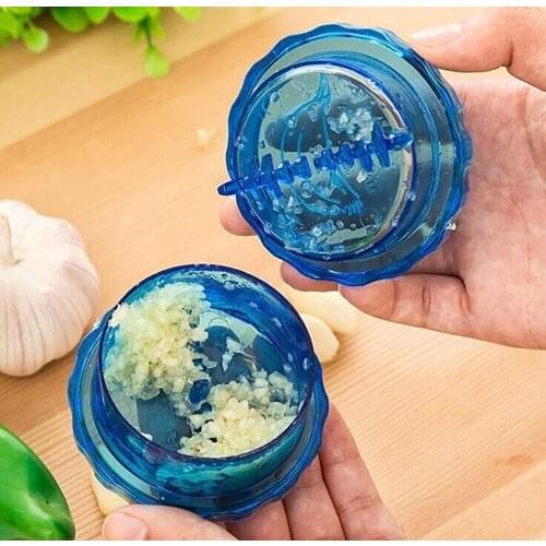 2018 Random Color New Arrival Kitchen Tools Helpful Garlic Crusher Grater Plastic Box Twist Peeler Mincer Press Ginger Hot Sale