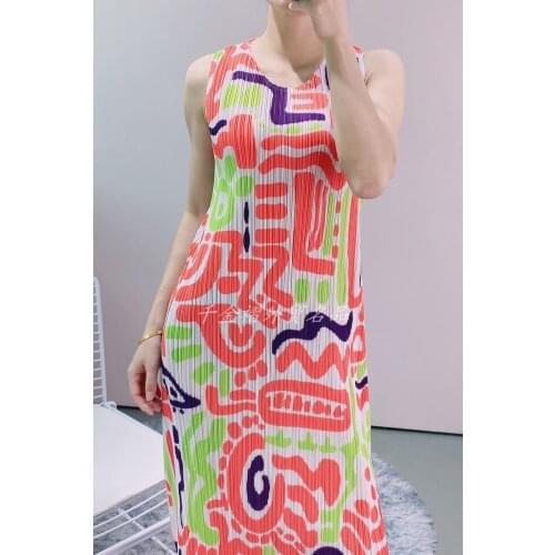 CHNAGPLEAT 2021 Summer Womens O-Neck Sleeveless Base Dress Miyak fold Fashion fun graffiti print slim waistcoat dress tide