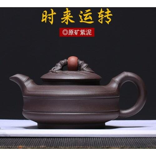Zhigang, a craftsman who runs the purple mud in Yixing Purple Sand Pot Mine, handmade teapots and teapots one by one