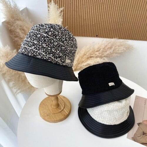 202012-shi autumn spring classic Tweed Splicing faux leather brim fashion pearl pin lady bucket cap women leisure fishermen hat