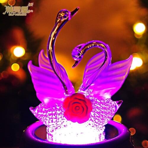 Swan crystal glass music box music box creative birthday Valentines Day gift to send girls girlfriends male romantic