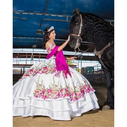 2021 White Ball Gown Quinceanera Dresses Gorgeous Off Shoulder Prom Gowns 3D Flowers Sweet 15 16 Dress Party Wear XV Anos