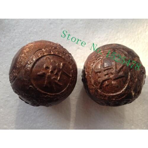 A pair of red cedar wood carving has Chinese auspicious Finger health ball
