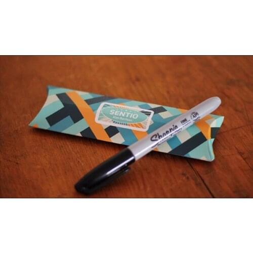 Sentio By Alan R (Black Gimmick And Online Instructions) - Card Magic Trick,Street Magic,Illusion,Fun,Close Up,Gimmick