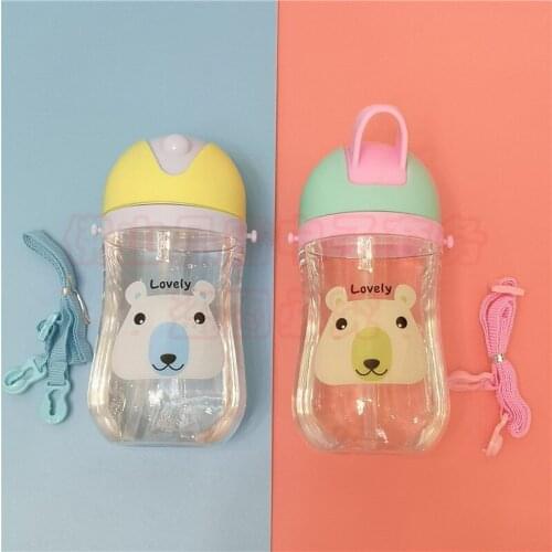 Childrens straw cup, drop-proof and leak-proof, kindergarten large capacity 600ML, strap cup creative two-color water bottle
