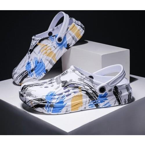 Hot Mens Sandals 2021 Summer Colorful Hand Painted Black Mens Slippers Wearable Street Fashion Sports Sandals Beach Shoes Men