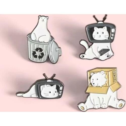 Funny Cat Bear Head In TV Box Custom Brooch Lapel Badge Backpack Bag Cartoon Animals Jewelry Gift for Kid Friend Enamel Pins