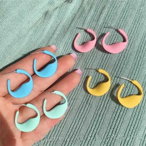 AOMU 2021 Fashion Simple Travel Essential Metal Curved Geometric Irregular Candy Color Personality Hoop Earrings for Women