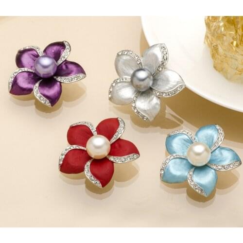 Fashion Broches Female Pearl Flower Brooch Bouquet for women Rhinestone four colors Broches Hijab pins for Girls Suit X0718