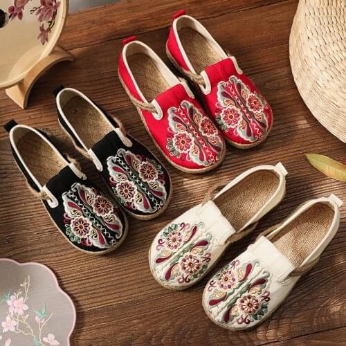 Shoes Women Spring Style 2021 Flat Low-Top Breathable Embroidered Shoes Ethnic Style round Head Leisure Womens comfortable Shoe