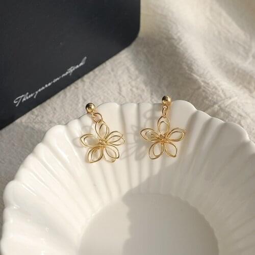 DAVINI Golden Hollow Flower Dangle Earrings For Women Female OL Style Drop Earrings New Korean Fashion Jewelry Gifts MG202