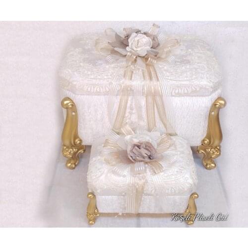 -Pointed; Pleats Rose Lux 2li Dower chest Cream