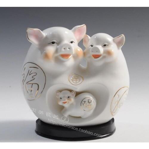 The pig family portrait decoration modern minimalist creative TV cabinet Chinese art ceramic wedding wine room
