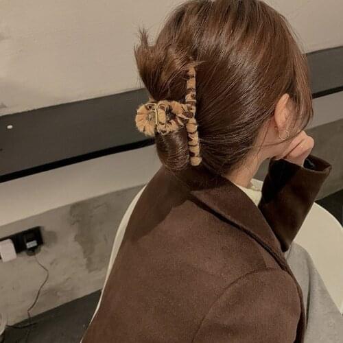 European and American Chic retro leopard print plush clip, elegant and exquisite French shark clip hair clip female hair clip