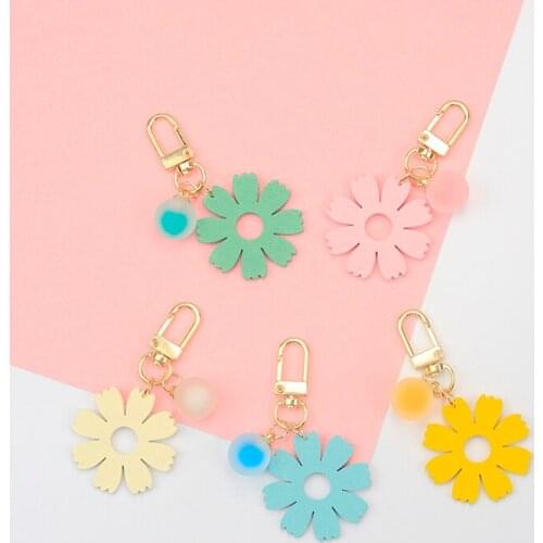 Cute Sweet Daisy Sun Flower Keychain For Girl Women Gold Metal Key Chains Ring Car Bag Pendent Charm Airpods Accessories D336