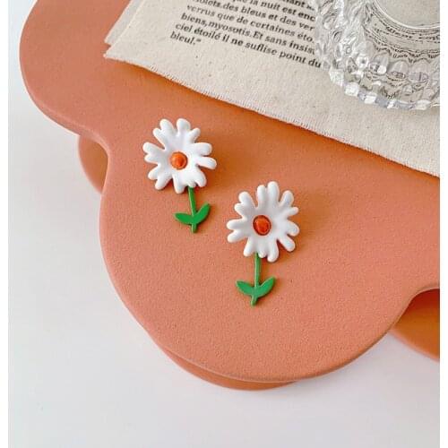 Cute Lovely Stud Earrings For Women White small daisy flower earrings painted green leaf earrings rear hanging style Jewelry