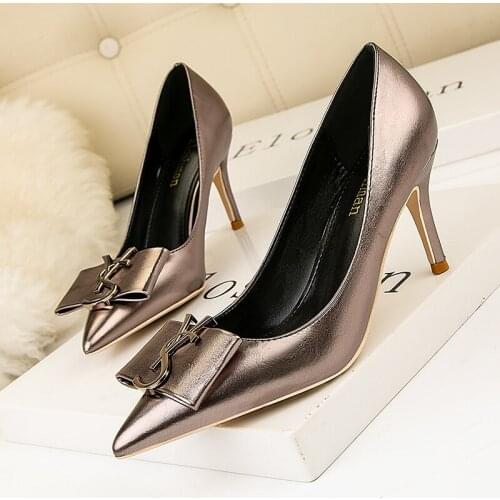 2021 HOT Elegant Metal Buckle Show Thin Womens Sandals Solid Patent Leather Pointed Toe Fashion Brand High Heels Women Shoes
