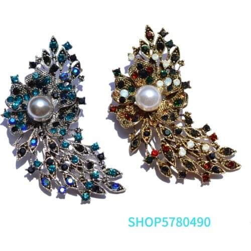 Elegant Jewelry Rhistone Peacock Brooch for Women Pearl Brooch Crystal Pin Anti Silver Color Party Garments Women Accessories