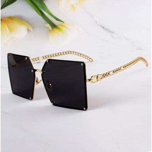 2021 New Fashion Oversize Gradient Sunglasses For Women Vintage Alloy Chain Frame Rivet Square Sun Glasses Female Elegant Shades