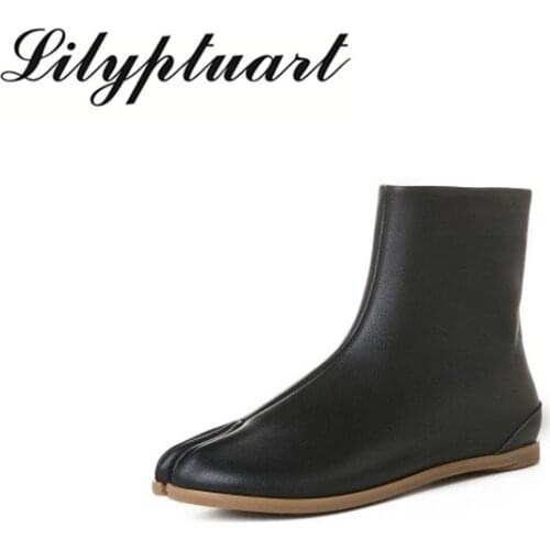 2019 European and American fashion vintage leather horseshoe shoes split toe boots side zipper female flat net red boots