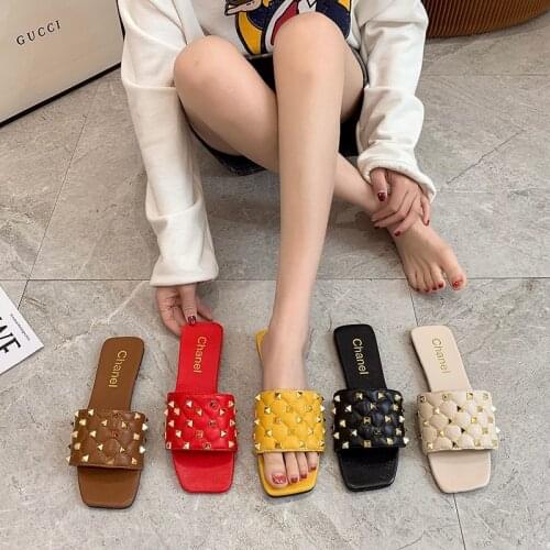 2021 summer new style flat bottom low heel flip flops fashion outer wear large size female sandals rivet beach shoes