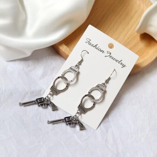 Retro Punk Simple Earrings For Women Hip-hop Creativity Personality Metal Pistols Handcuffs Pendant Earrings New Popular