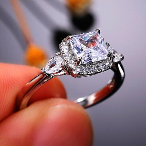 Huitan Exquisite Women Finger-rings Princess Cut Square Crystal Zirconia Dance Party Lady Accessories Fashion Jewelry Drop Ship