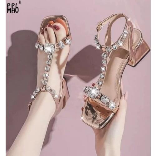 2021 Summer New Hollow Out Retro Rome Shoes Buckle Casual High Heels Golden Bright Rhinestone Fashion Square Heel Womens Sandals