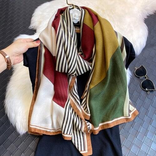 Autumn scarf female fashion wild cotton and linen European and American national wind tourism holiday seaside shawl beach towel