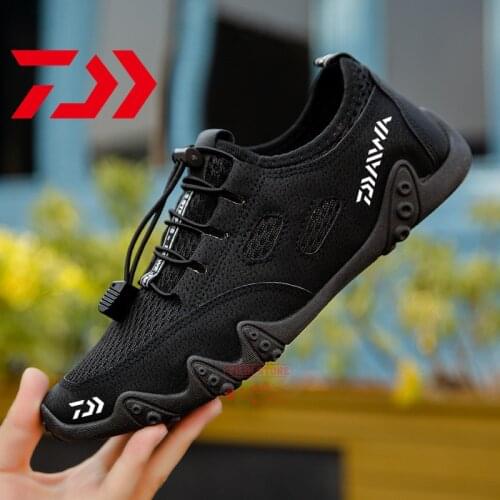 Daiwa Fishing Shoes Men Breathable Quick Dry Non-slip Fishing Shoes Light Camping Hiking Casual Outdoor Sports Fishing Shoe