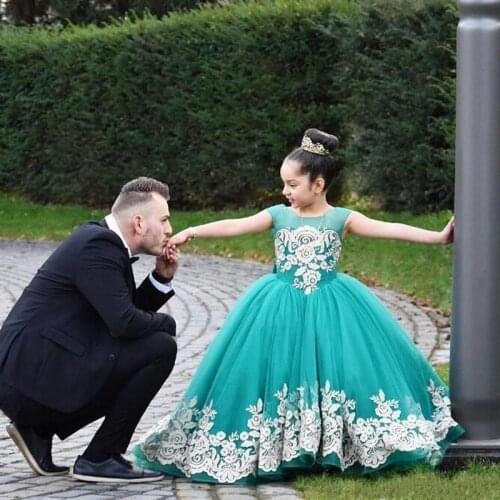 Ball Gown Flower Girls Dresses Jewel Neck Lace Appliques Tiered Tulle Skirt Toddler First Communion Dress Sheer Neck Kids Birthd