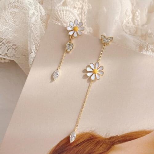 Long flower Earrings 2020 New Wave Shape Asymmetric Delicate Small Daisy Earrings Female Ear Jewelry Fashion Stud Earrings