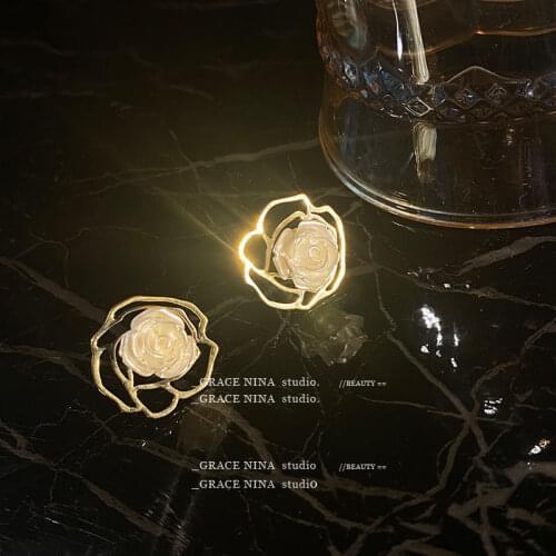New fashion French retro sculpting white rose flower earrings gentle and elegant temperament resin earrings female