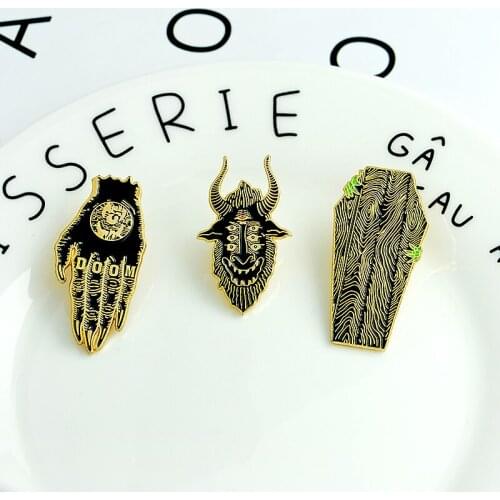 Personality Creative Insect Coffin Brooch Shape Of Dark Egyptian Pharaoh Gift For Friend Fashion Adornment Popular in The Inter