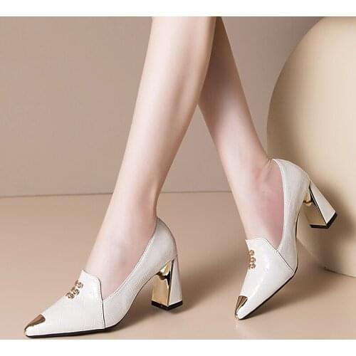 Women Dress Shoes Patent Leather High Heels Pointed Toe Pumps Embossing Metal Boat Shoes Ladies Wedding Shoes White Black 8328C