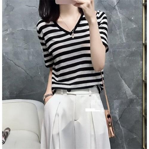 20652 (No.1 middle, row 8, Hall) non real net red picture V-neck stripe short sleeve knitted T-shirt 29