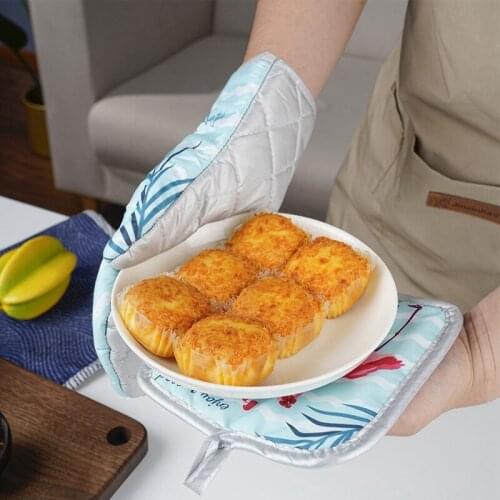 2PCS Kitchen Gloves Cotton Fashion Flamingo Printed Insulation Pad Cooking Microwave Baking BBQ Oven Potholders Pad Mitts Set