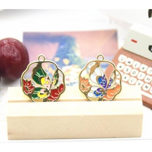 Goldtone Chinese Style Butterfly Charm or Pendants Animals Jewelry Butterfly Circle Round Charm Butterfly in Round Frame Charm
