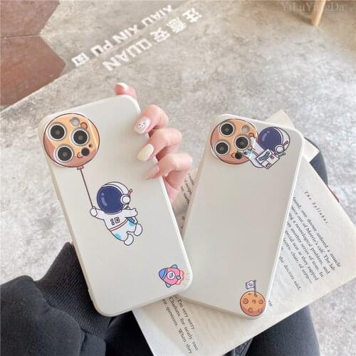 For iPhone 7 8 Plus X XR XS 11 12 Mini Pro Max SE 2020 Cute Cartoon Moon Spaceman Phone Case Soft Silicone Cover