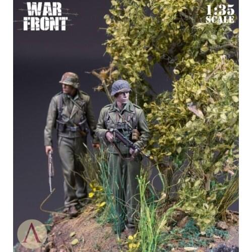 2 U.S. soldiers in World War II need to assemble and paint by themselves 1:35