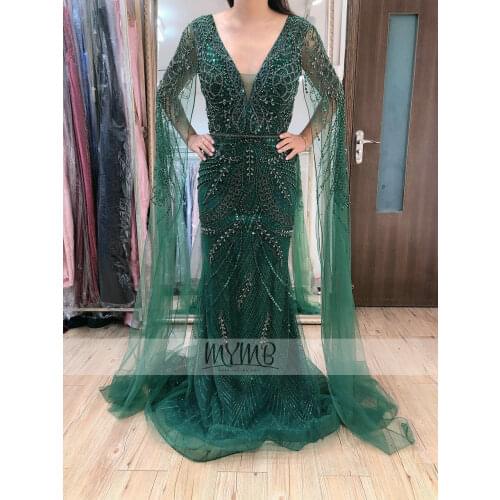 2021 Sparkly Dubai Green Evening Dress Plunging Neck Crystal Handbeaded Tulle Bodycon Vintage Formal Party Gowns Large Size