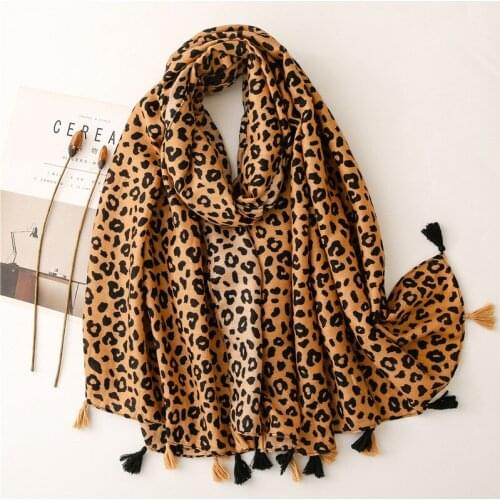 2021 Fashion Design Sexy Leopard Dot Tassel Viscose Shawl Scarf High Quality Neckerchief Autumn Foulards Muslim Hijab Sjaal