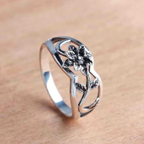 Retro Make Old Flower Jewelry Popular Hot Sale Floral Hollow Ring Women Christmas Wedding Engagement Party Gifts
