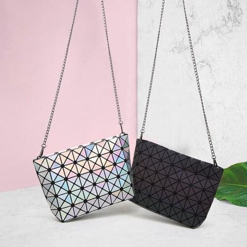 Geometric Diamond Chain Crossbody bag women 2020 New Luxury Small Luminous Shoulder Messenger bag for ladies Clutch Bag