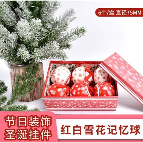 Christmas atmosphere layout red and white snowflake memory ball colored ball 75MM pendant hanging plastic ball round ball