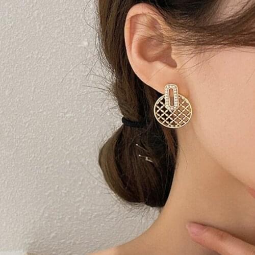 Origin Summer Chic Gold Color Hollow Out Imitation Pearls Lock Earrings for Women Alloy Circle Geometric Drop Earrings Jewelry