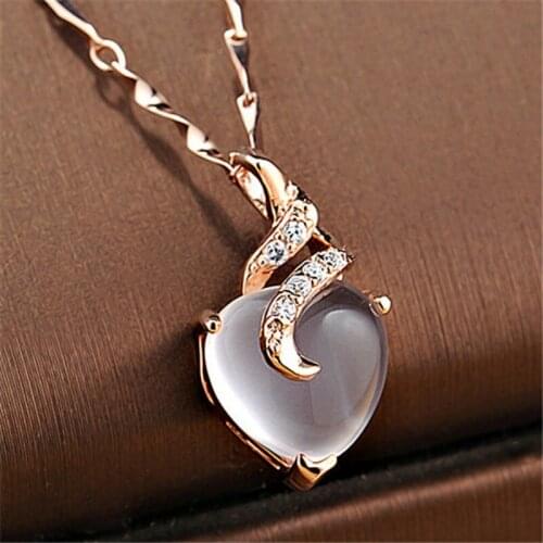 Creative fashion new hibiscus stone pendant female temperament wild couple cute student heart-shaped pink crystal clavicle chain